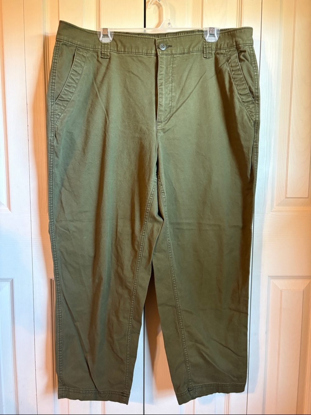Old Navy Women's Olive Green Chino Pants